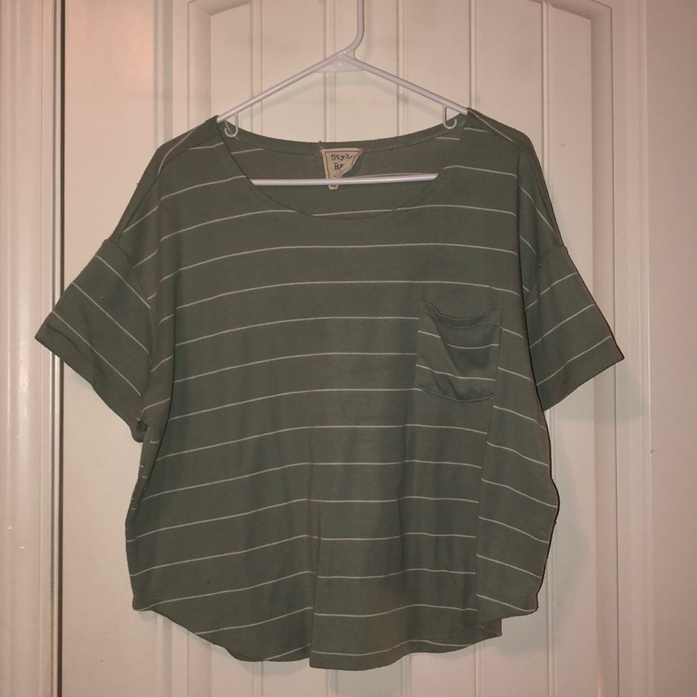 Style rack Green and white striped crop top